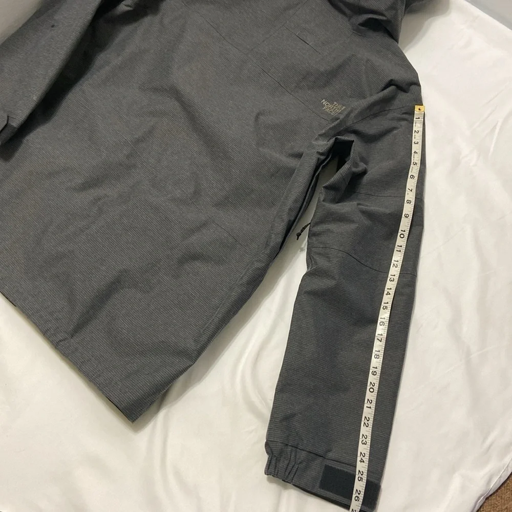 THE NORTH FACE,GREY,MEN/ HOMMES WINDBREAKER, JACKET WITH HOOD. SIZE- MEDIUM.